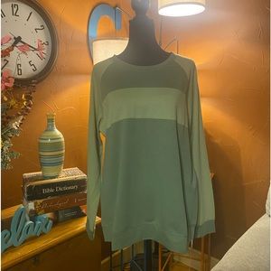 MUK LUK Size Large two tone Green pullover 💚💚💚😊